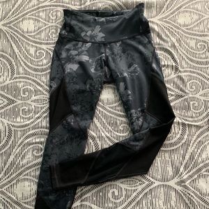 Floral & Mesh design leggings by Old Navy. Small.